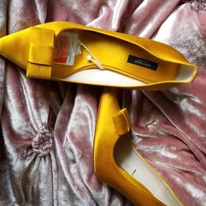 Mustard Pumps